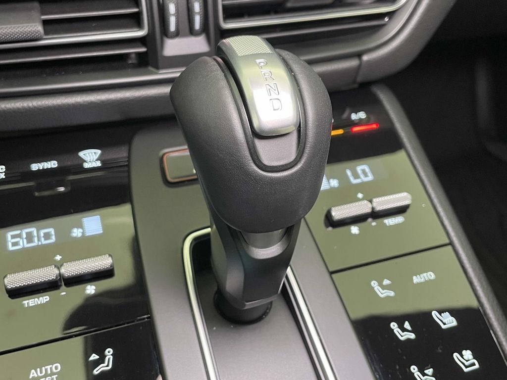 Certified 2026 Porsche Macan AWD/4WD image 35
