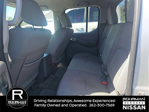 Used 2018 Nissan Frontier SV AWD/4WD image 6