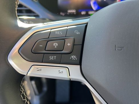 Used 2024 Volkswagen Taos SE image 13