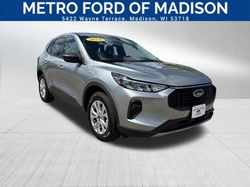 Used 2024 Ford Escape Active AWD/4WD image 3