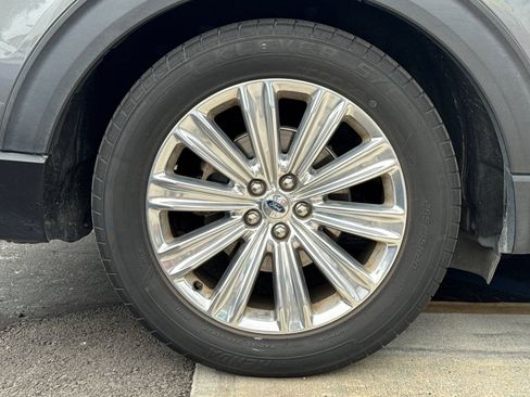 Used 2021 Ford Explorer Limited RWD image 4