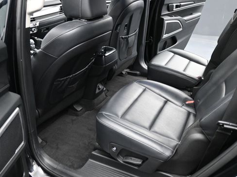 Used 2025 Kia Telluride S FWD image 13