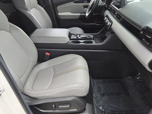 Used 2025 Honda Pilot EX-L image 17