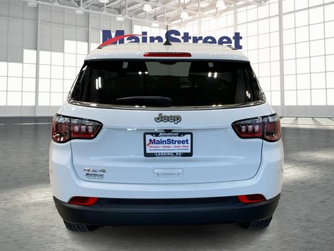 Used 2024 Jeep Compass Sport image 4