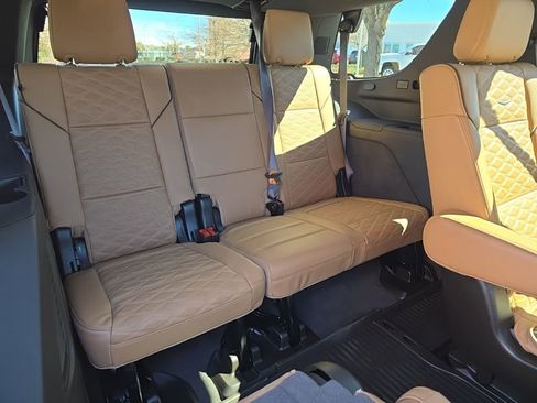 Used 2024 Cadillac Escalade Sport w/ LPO, ONYX Package image 22