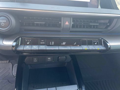Used 2025 Toyota Prius XLE FWD image 21