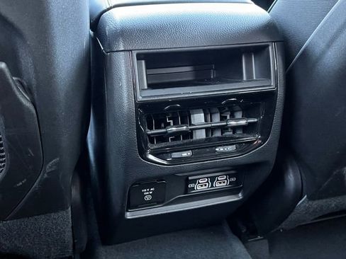 Used 2025 Jeep Grand Cherokee Altitude image 33