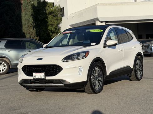 Used 2020 Ford Escape Titanium image 3