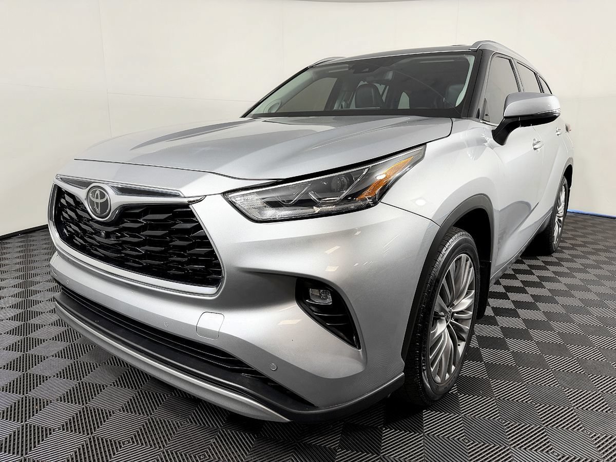 Used 2020 Toyota Highlander Platinum AWD/4WD image 3