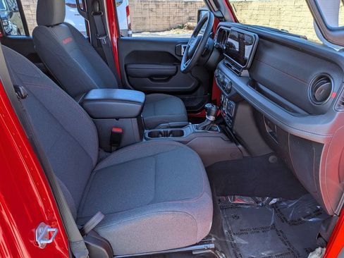 Used 2025 Jeep Wrangler Rubicon w/ Convenience Group image 31