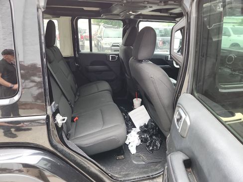 Used 2019 Jeep Wrangler Unlimited Sahara AWD/4WD image 23