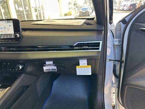 New 2025 Mitsubishi Outlander SEL Black Edition image 25