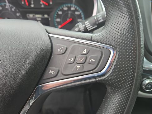 Used 2020 Chevrolet Equinox LS image 19