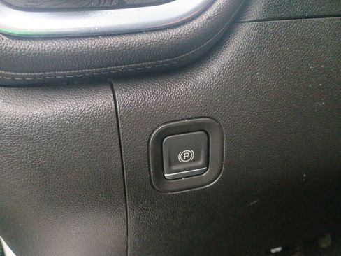 Used 2022 Chevrolet Silverado 1500 LT image 19