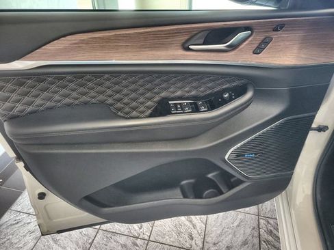 Used 2022 Jeep Grand Cherokee Summit w/ Luxury Tech Group V RWD image 13