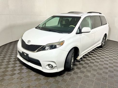 Used 2012 Toyota Sienna SE image 8