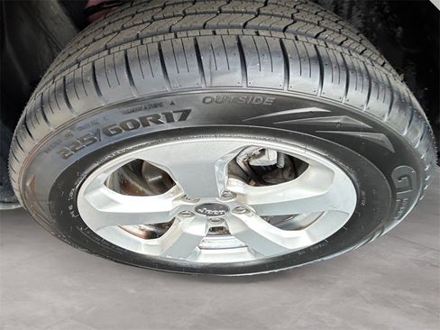 Used 2018 Jeep Compass Latitude w/ Cold Weather Group image 14