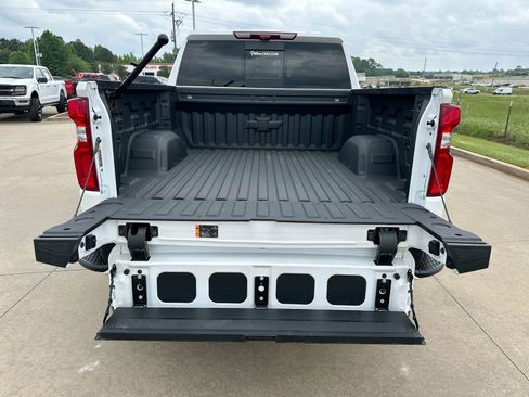 Used 2025 Chevrolet Silverado 1500 High Country AWD/4WD image 25