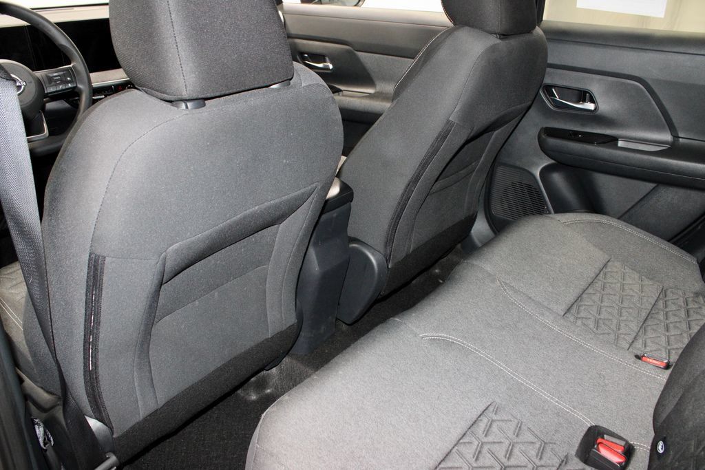 Certified 2025 Nissan Kicks SV AWD/4WD image 20