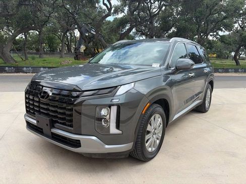 Used 2024 Hyundai Palisade SEL FWD image 2