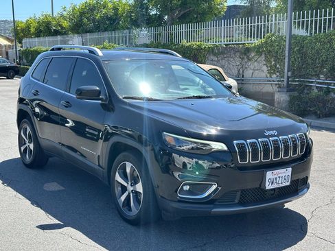 Used 2019 Jeep Cherokee Limited w/ Technology Group FWD image 9