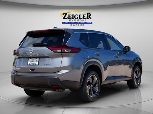 Used 2024 Nissan Rogue SV AWD/4WD image 7