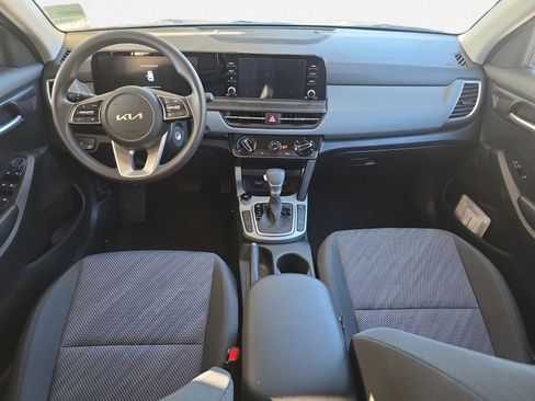 Certified 2025 Kia Seltos LX image 2