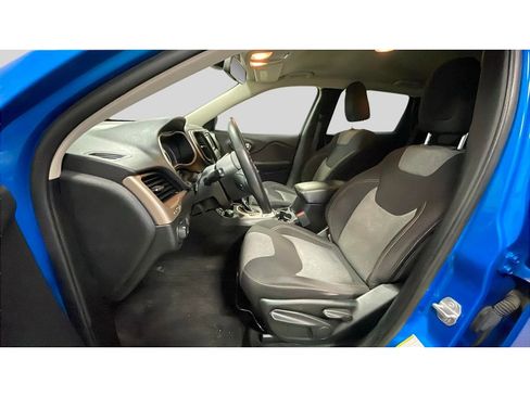 Used 2018 Jeep Cherokee Sport image 11