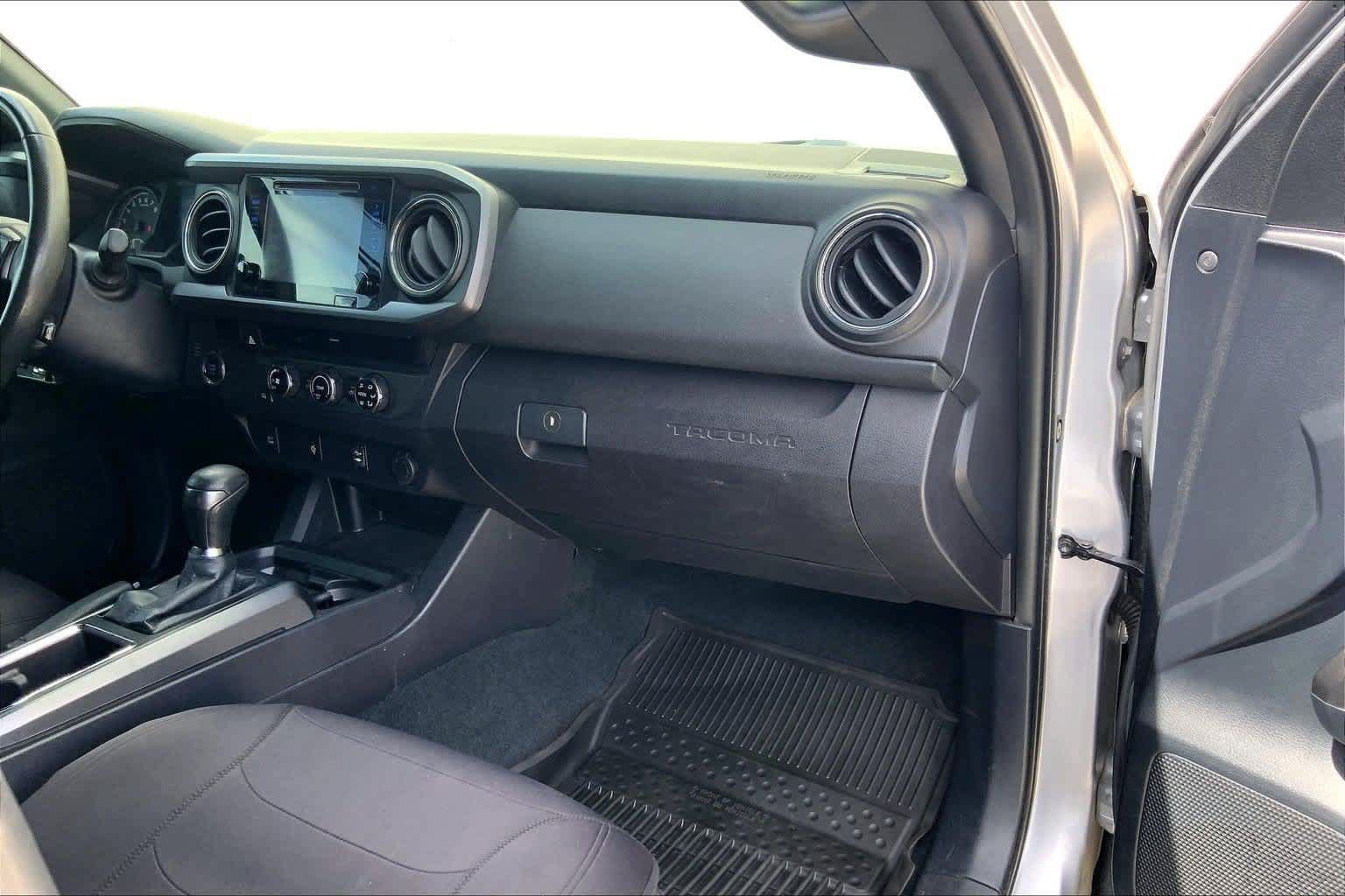 Used 2017 Toyota Tacoma 2WD Double Cab image 23