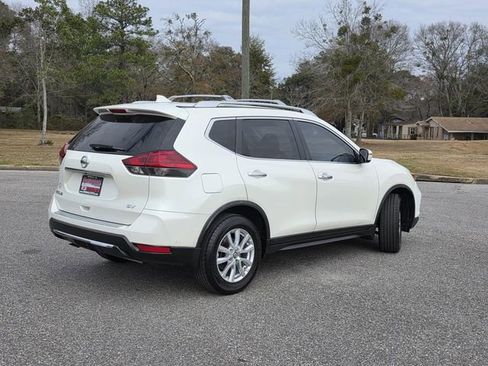 Used 2017 Nissan Rogue SV image 5