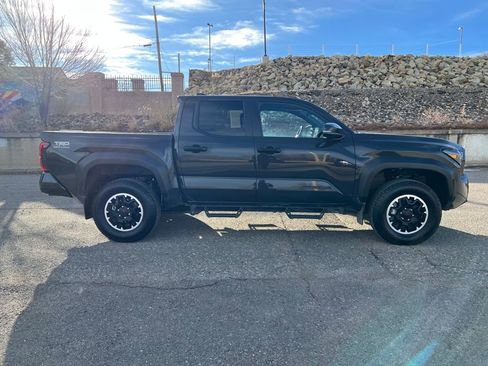 Used 2024 Toyota Tacoma TRD Off-Road image 4