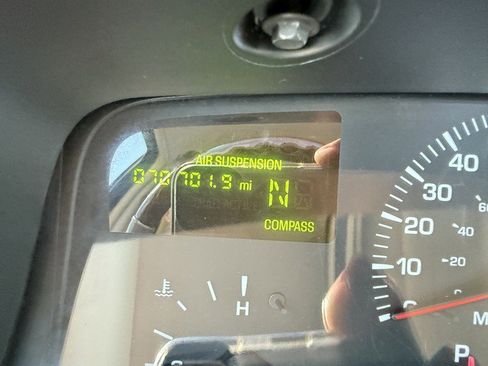 Used 2001 Lincoln Town Car Cartier image 25