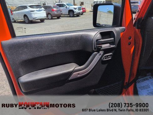 Used 2015 Jeep Wrangler Unlimited Rubicon w/ Dual Top Group AWD/4WD image 7