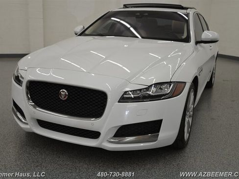 Used 2020 Jaguar XF Premium image 1