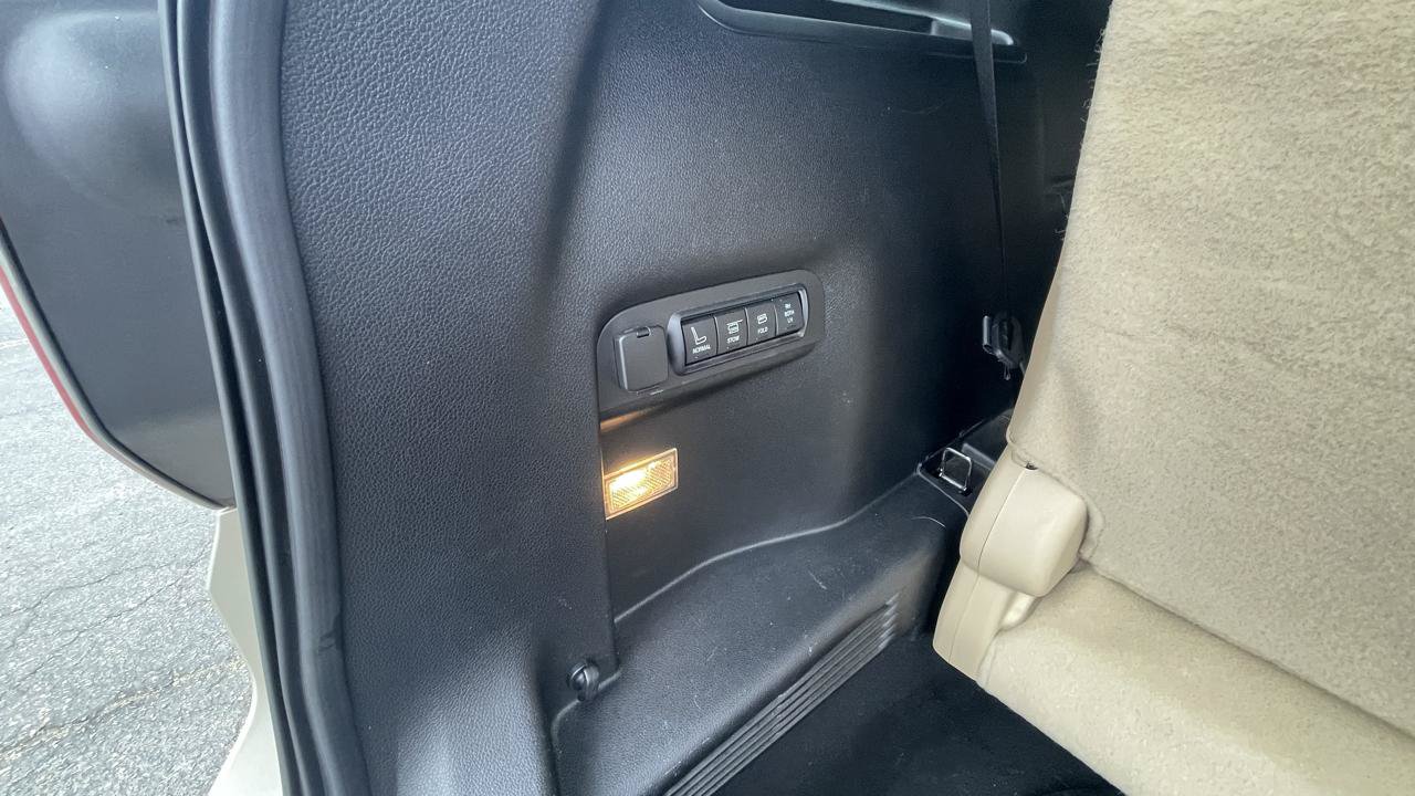 Used 2017 Ford Explorer Limited FWD image 25