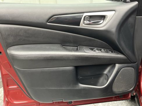 Used 2020 Nissan Pathfinder SV AWD/4WD image 6