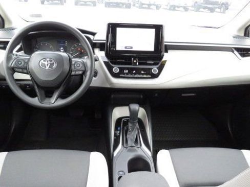 Used 2023 Toyota Corolla LE w/ LE Convenience Package image 2