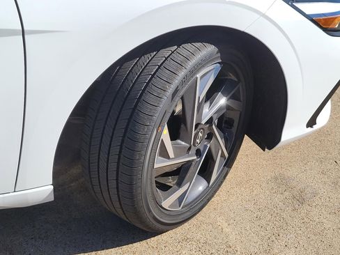 New 2026 Hyundai Elantra Limited FWD image 7