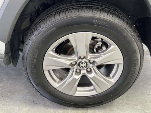 Used 2025 Toyota RAV4 XLE AWD/4WD image 9