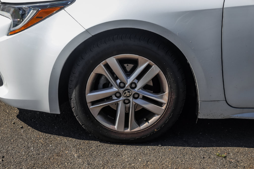Used 2022 Toyota Corolla SE w/ SE Preferred Package FWD image 9