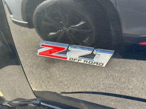 Used 2017 Chevrolet Colorado Z71 w/ Z71 Midnight Edition image 12