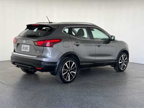 Used 2017 Nissan Rogue Sport SL w/ SL Premium Package FWD image 3