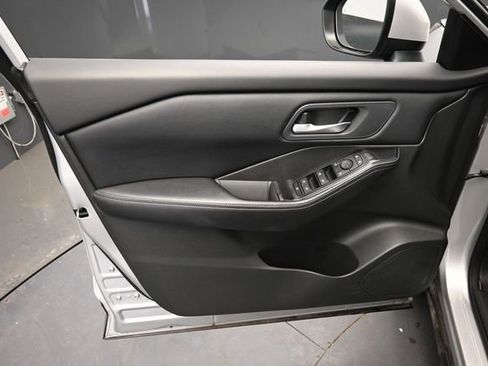 Used 2025 Nissan Rogue SV AWD/4WD image 14