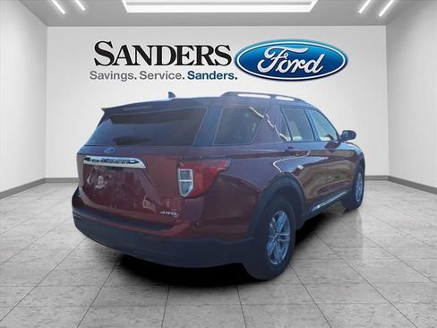Used 2022 Ford Explorer XLT image 2