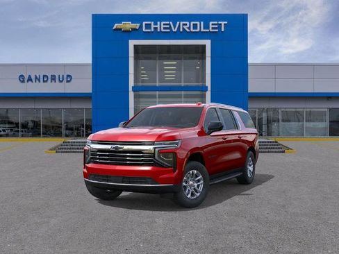 New 2026 Chevrolet Suburban LT image 8
