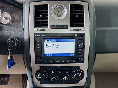 Used 2005 Chrysler 300 C w/ Navigation & Sound Group II RWD image 21