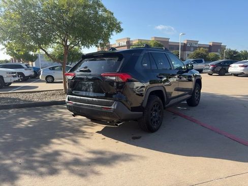 Used 2020 Toyota RAV4 XLE Premium FWD image 5