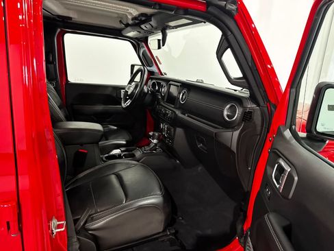 Used 2022 Jeep Wrangler Unlimited Sahara w/ Dual Top Group AWD/4WD image 22