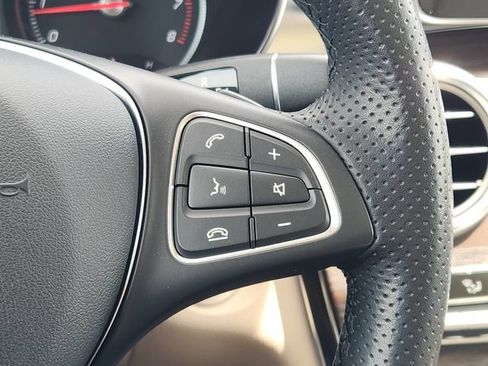 Used 2018 Mercedes-Benz GLC 300 4MATIC image 25