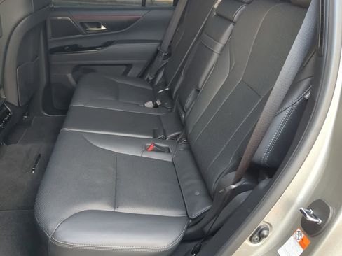 Used 2025 Lexus LX 600 4WD w/ Premium Package image 21